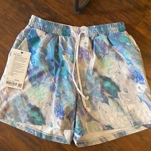 Lululemon pool short 5”